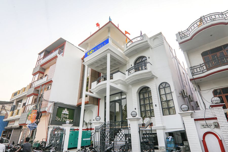 Fabhotel Raj Palace,Golf City,3 star