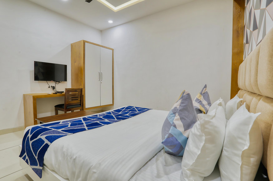 hotel b fine vijay nagar