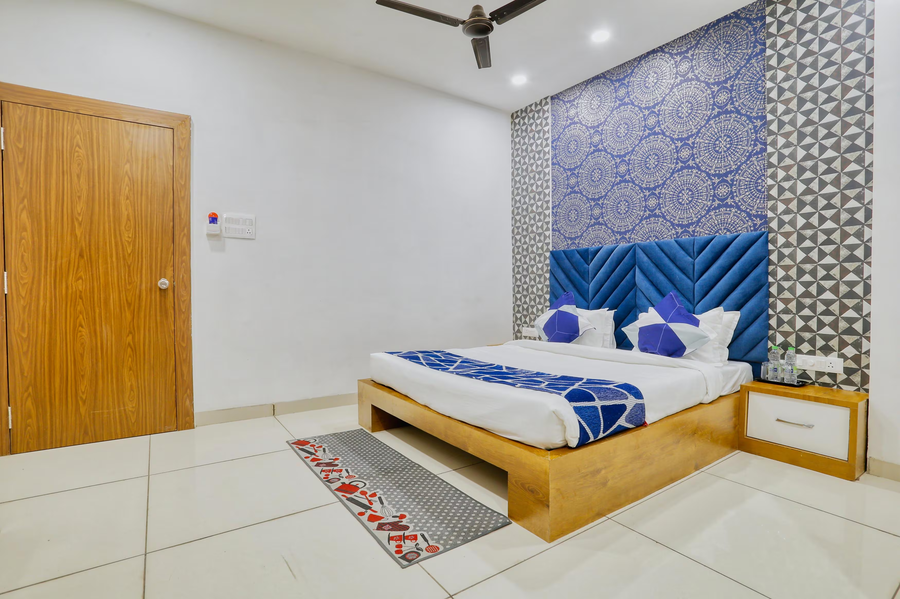 hotel b fine vijay nagar