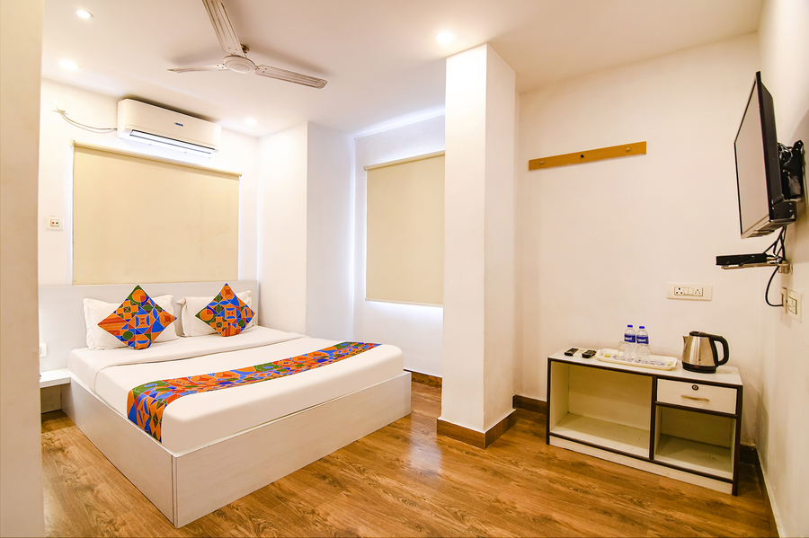 Fabhotel Globe Express,,3 star