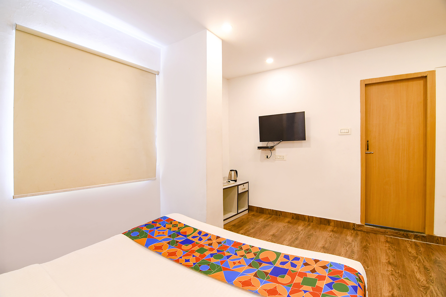 Fabhotel Globe Express,,3 star