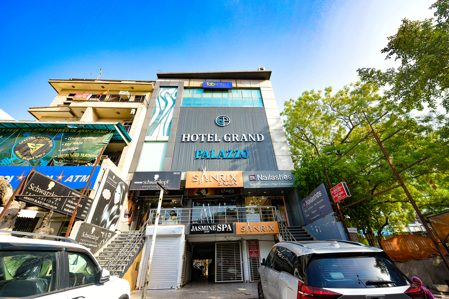 fabhotel grand palazzo paschim vihar