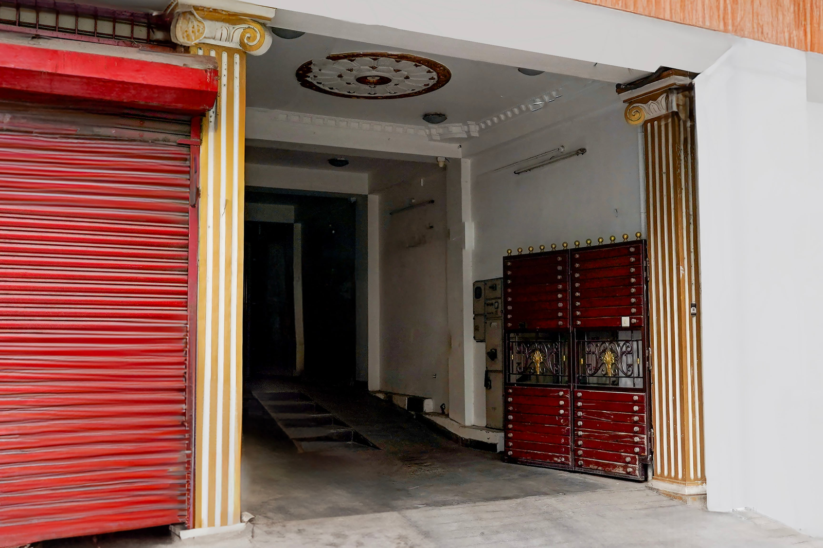 Super Townhouse White Town Near Rock Beach,,4 star