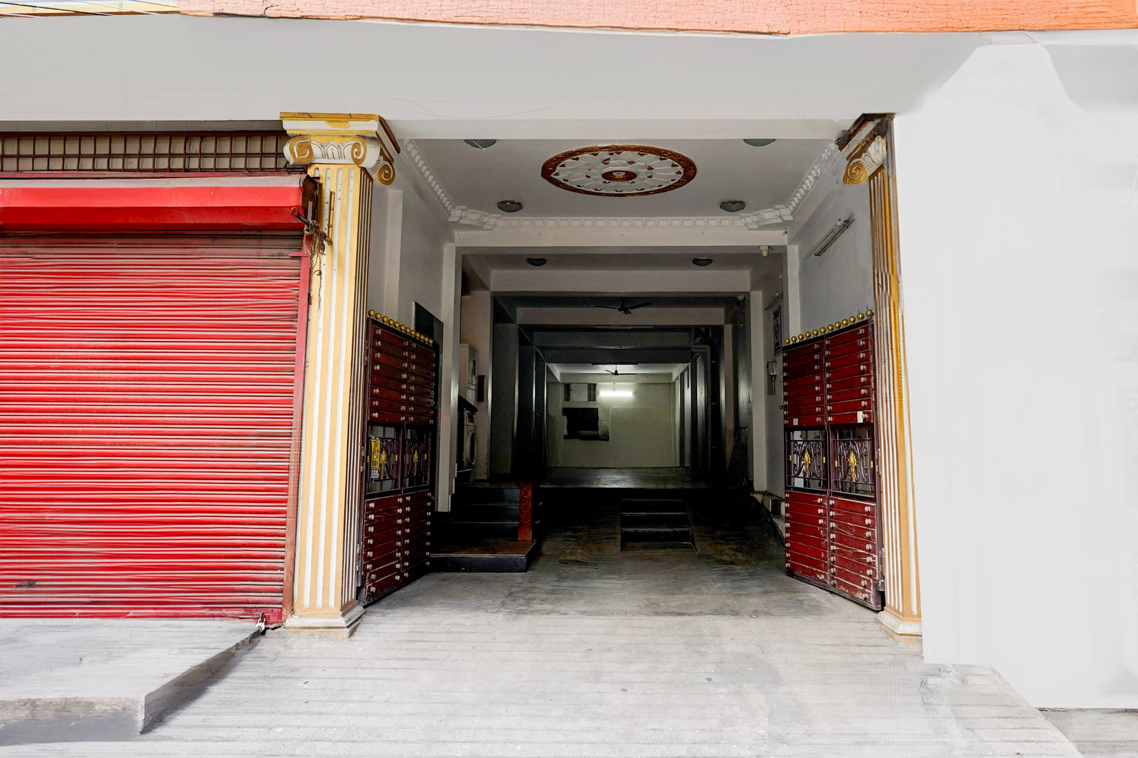 Super Townhouse White Town Near Rock Beach,,4 star