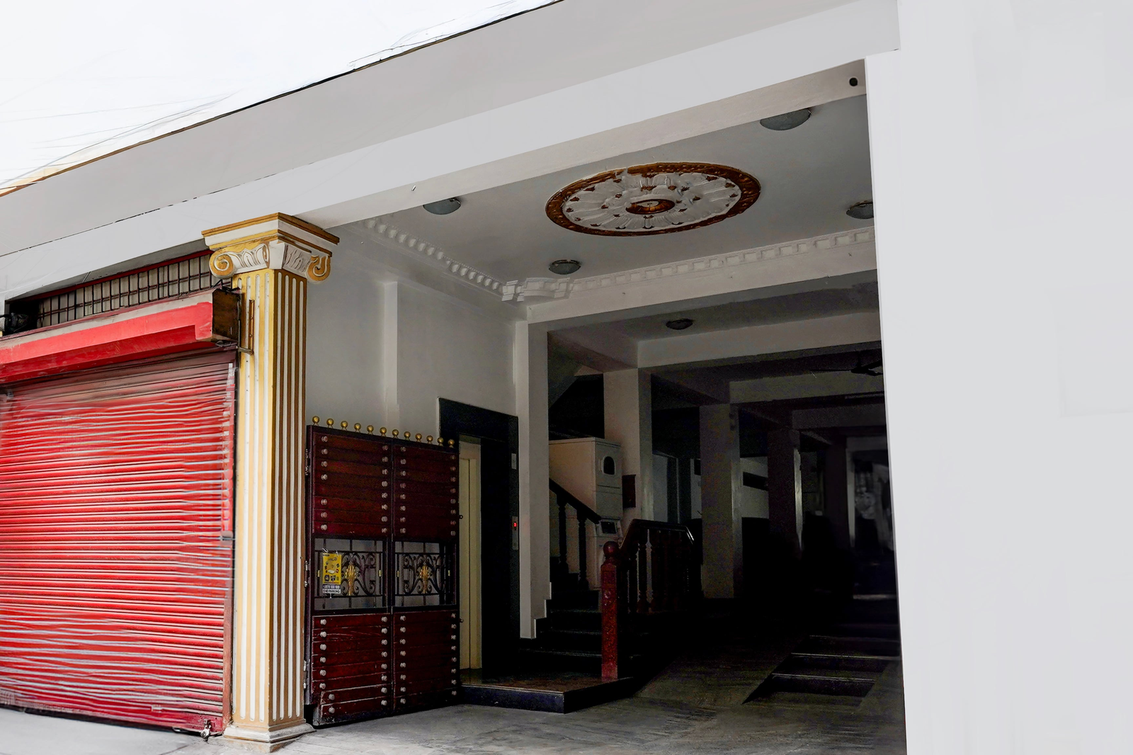 Super Townhouse White Town Near Rock Beach,,4 star