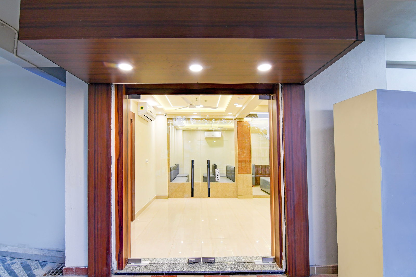 super townhouse kaikhali near airport