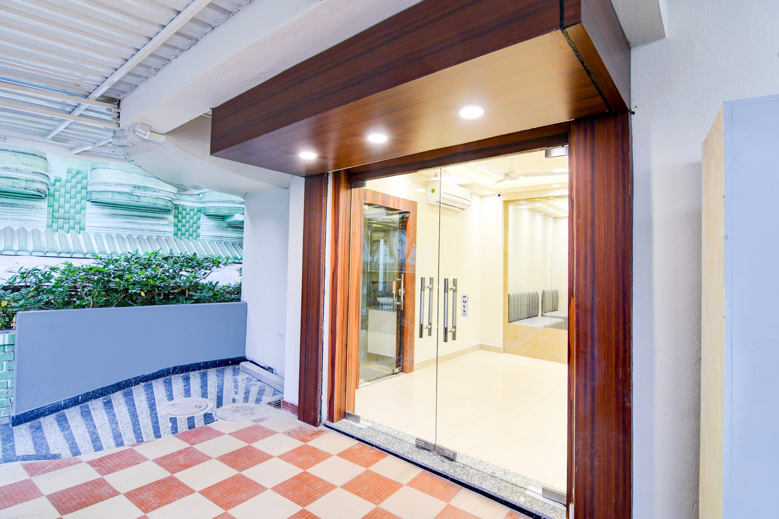 super townhouse kaikhali near airport