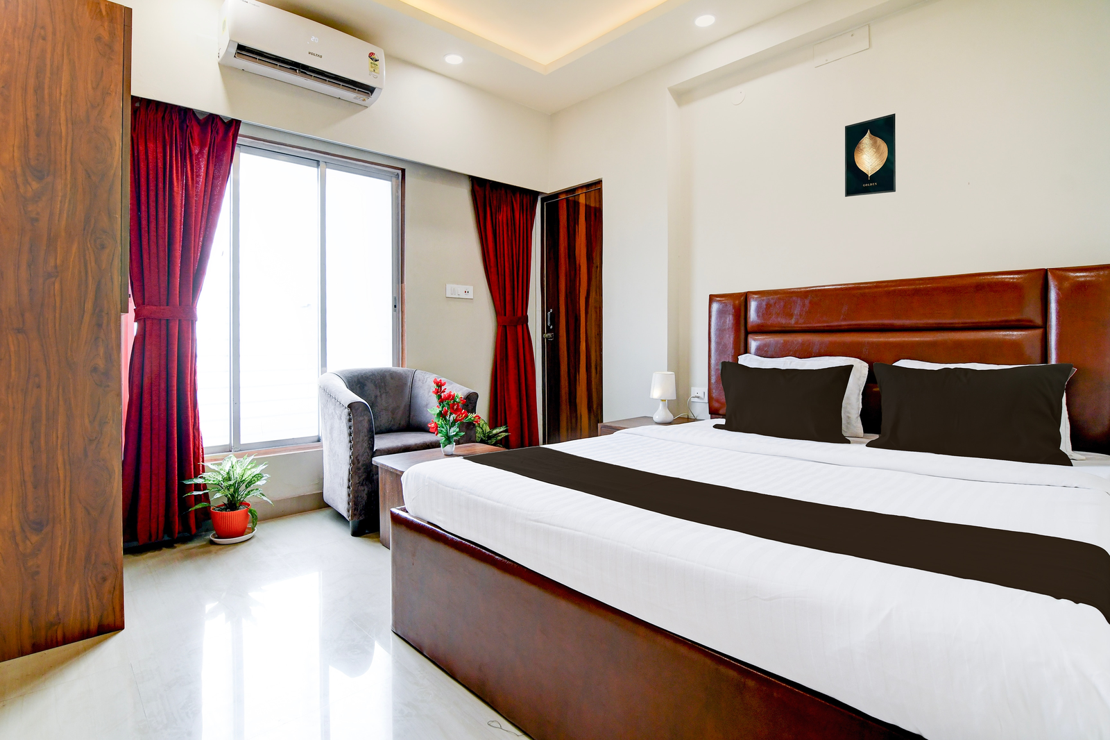 super townhouse kaikhali near airport