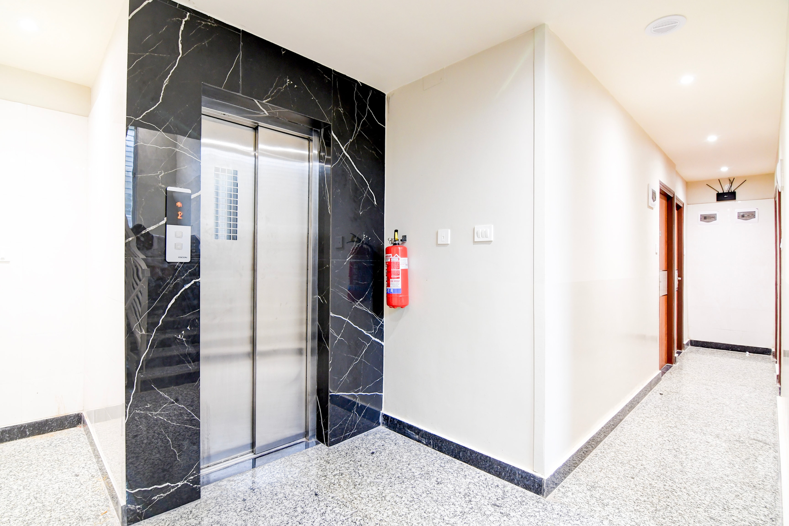 super townhouse kaikhali near airport