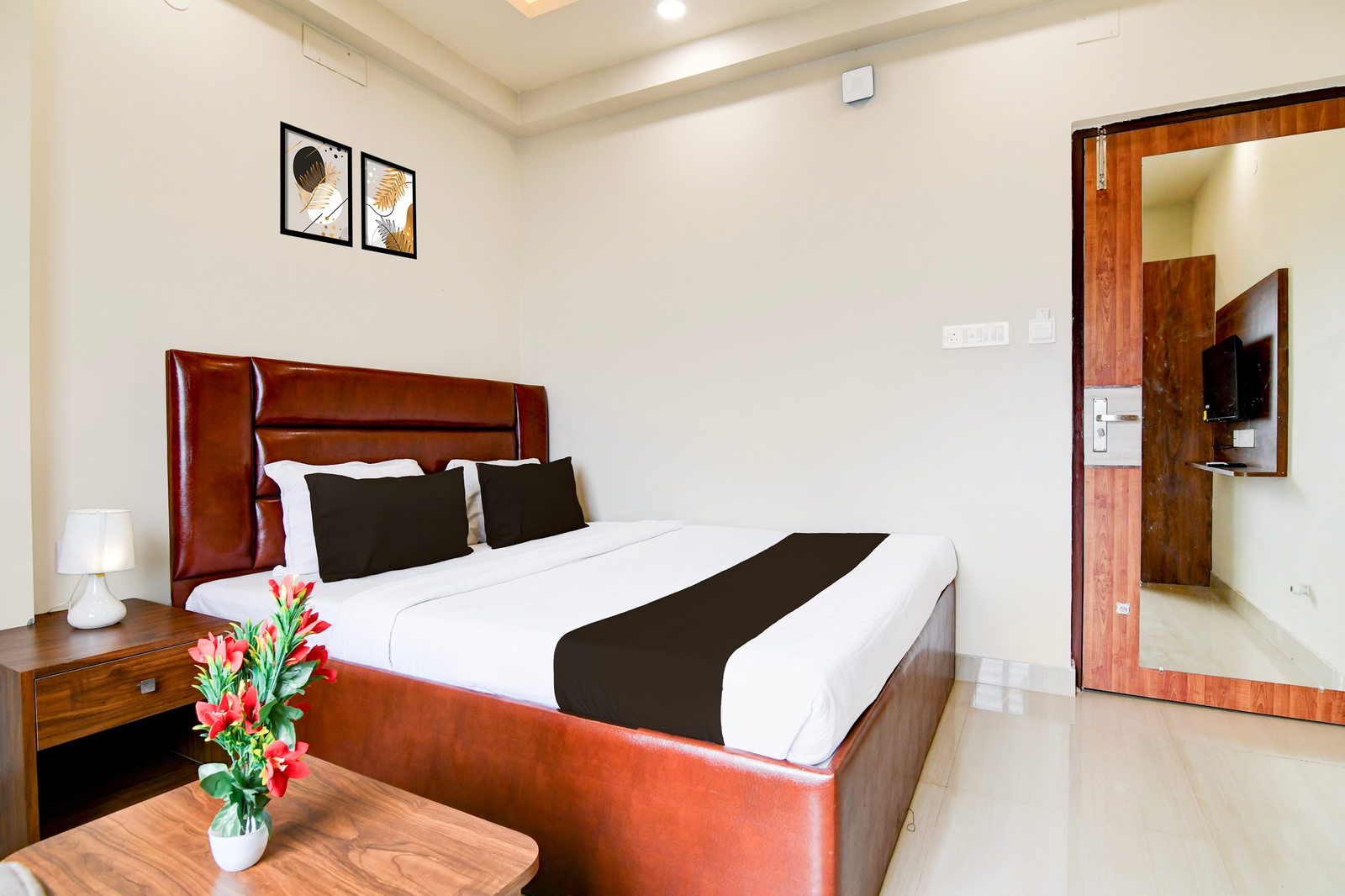 super townhouse kaikhali near airport