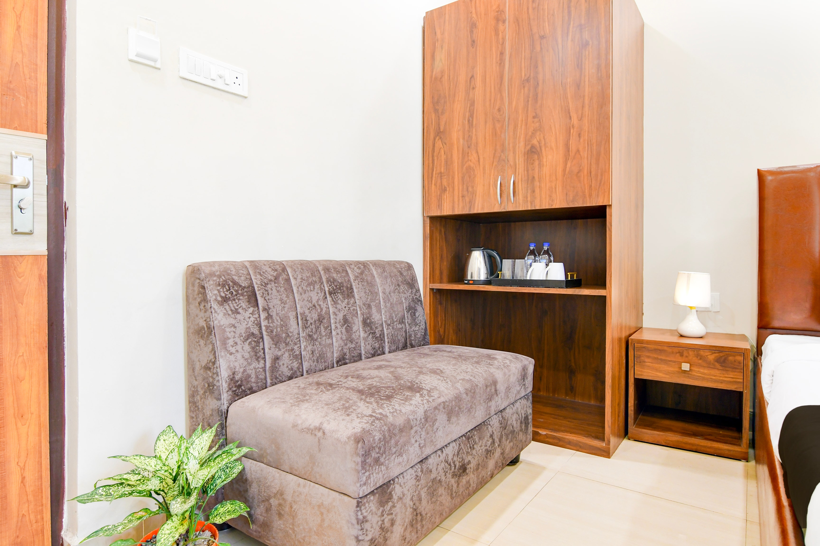 super townhouse kaikhali near airport