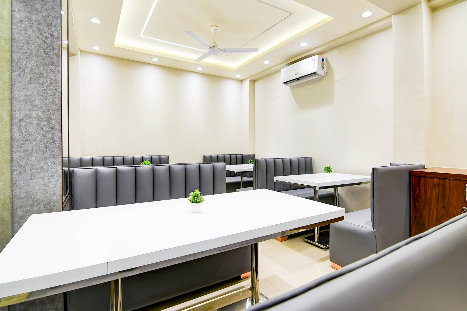 super townhouse kaikhali near airport