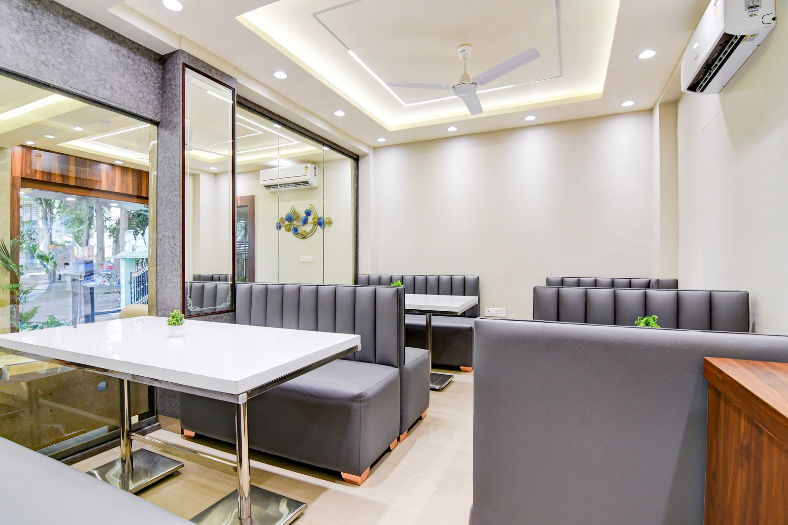 super townhouse kaikhali near airport