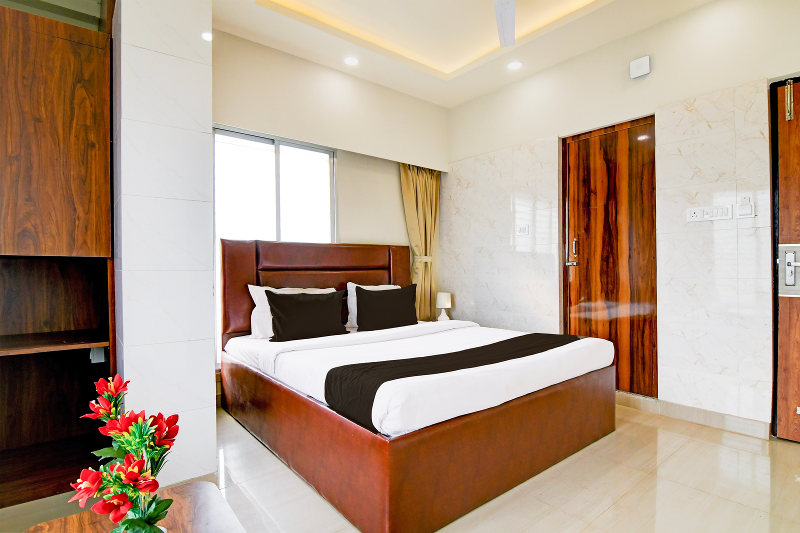 super townhouse kaikhali near airport