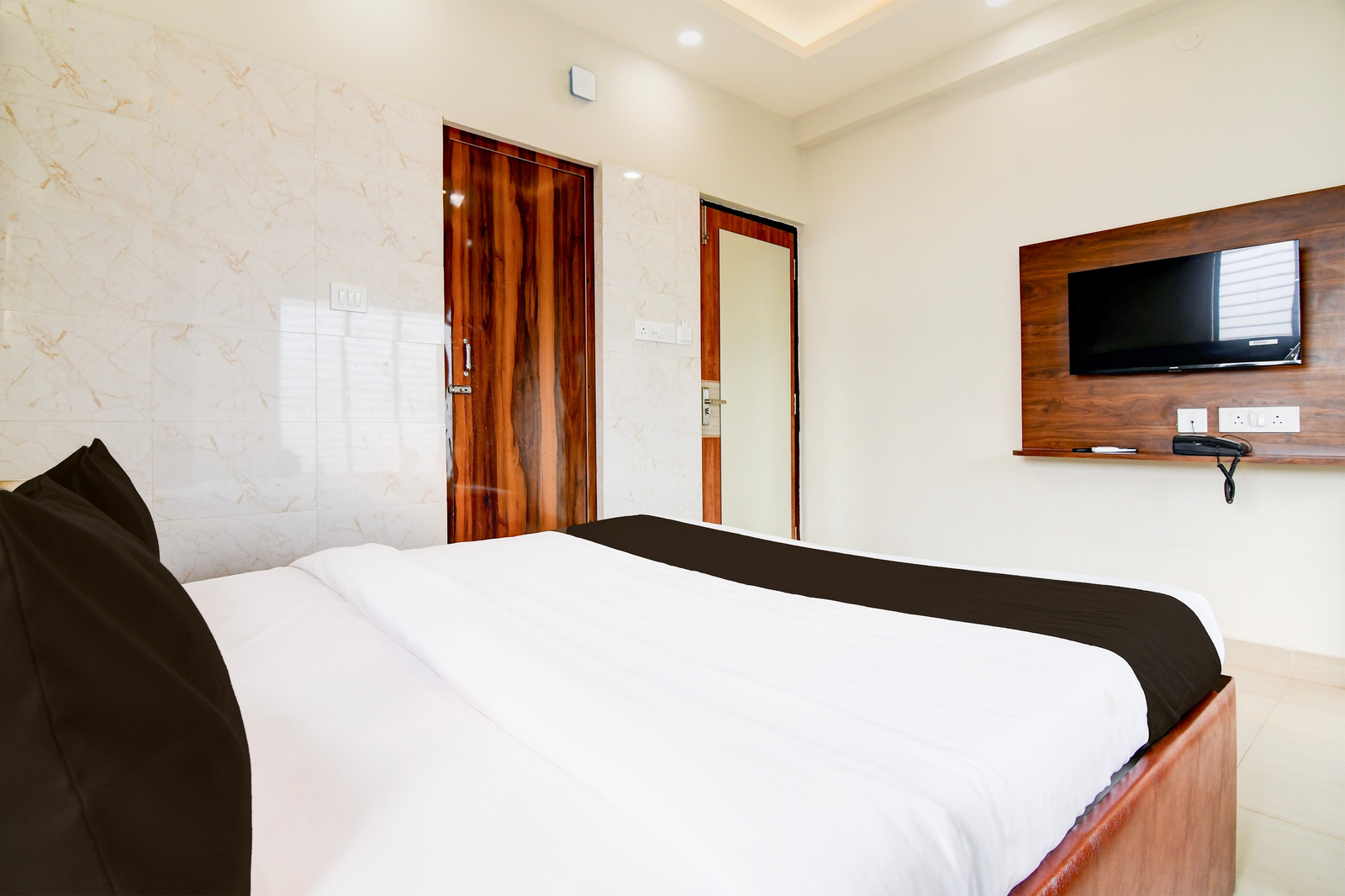 super townhouse kaikhali near airport