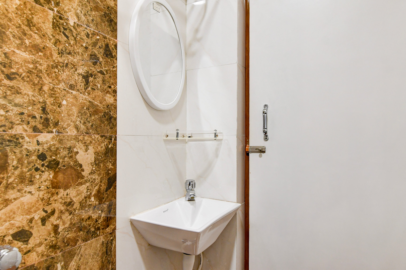 super townhouse kaikhali near airport