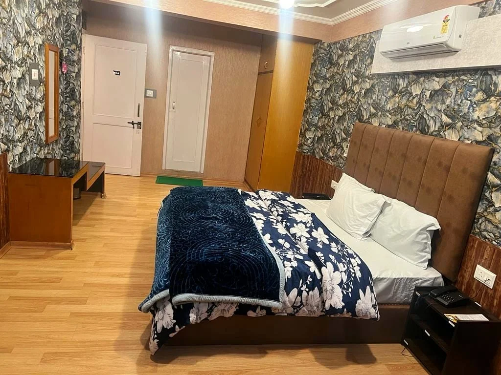 hotel golden palm by rattans 1925