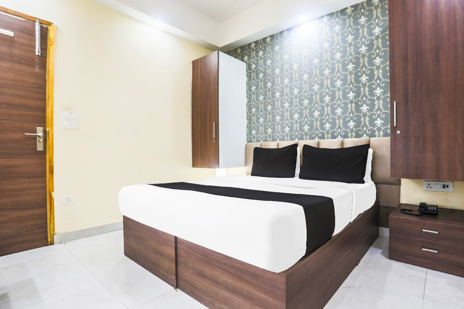 super collection o sector 44 near botanical garden formerly hotel culture