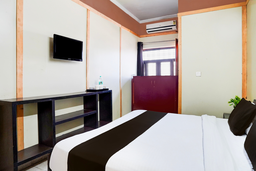super hotel o gms road ballupur chowk