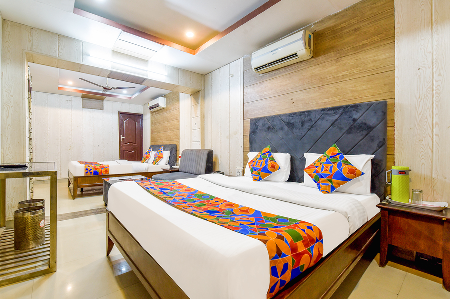 Fabexpress Log Inn,Gandhi Nagar,3 star