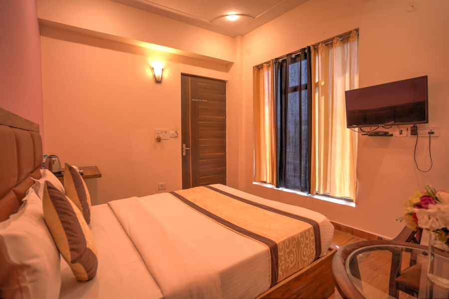 hotel stiltstay greater noida