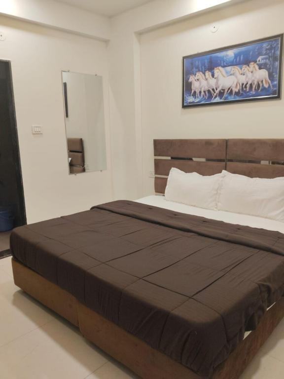 kiwi inn hotel vijay nagar scheme no 78