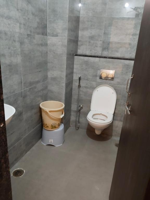 kiwi inn hotel vijay nagar scheme no 78