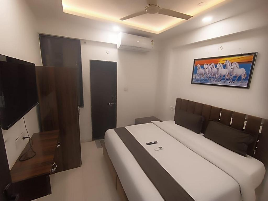 kiwi inn hotel vijay nagar scheme no 78