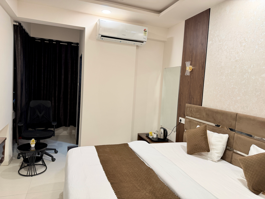 kiwi inn hotel vijay nagar scheme no 78