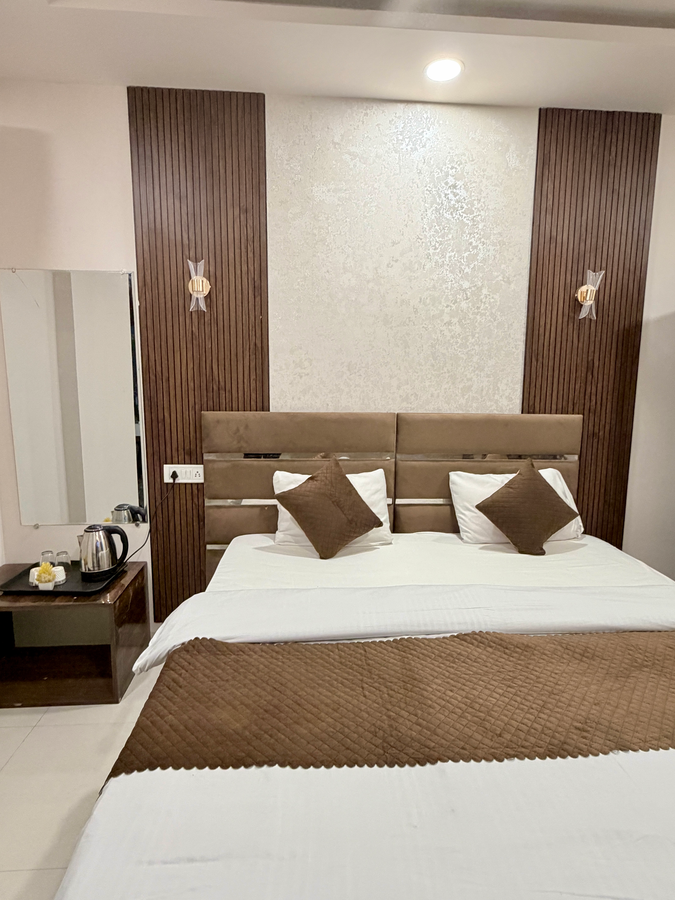 kiwi inn hotel vijay nagar scheme no 78