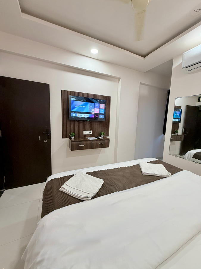 kiwi inn hotel vijay nagar scheme no 78