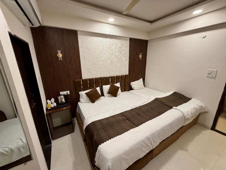 kiwi inn hotel vijay nagar scheme no 78