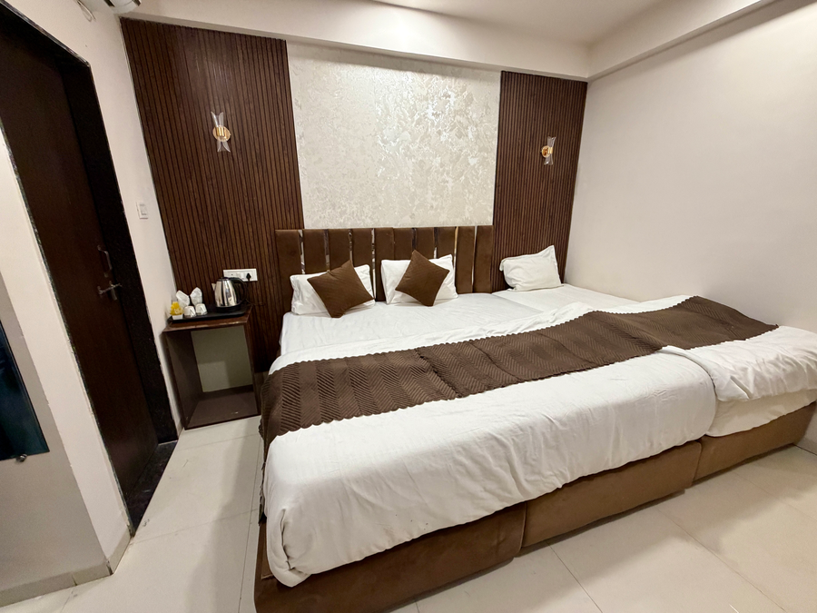 kiwi inn hotel vijay nagar scheme no 78