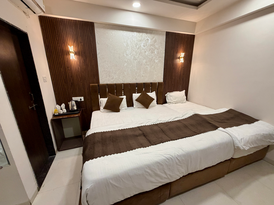 kiwi inn hotel vijay nagar scheme no 78