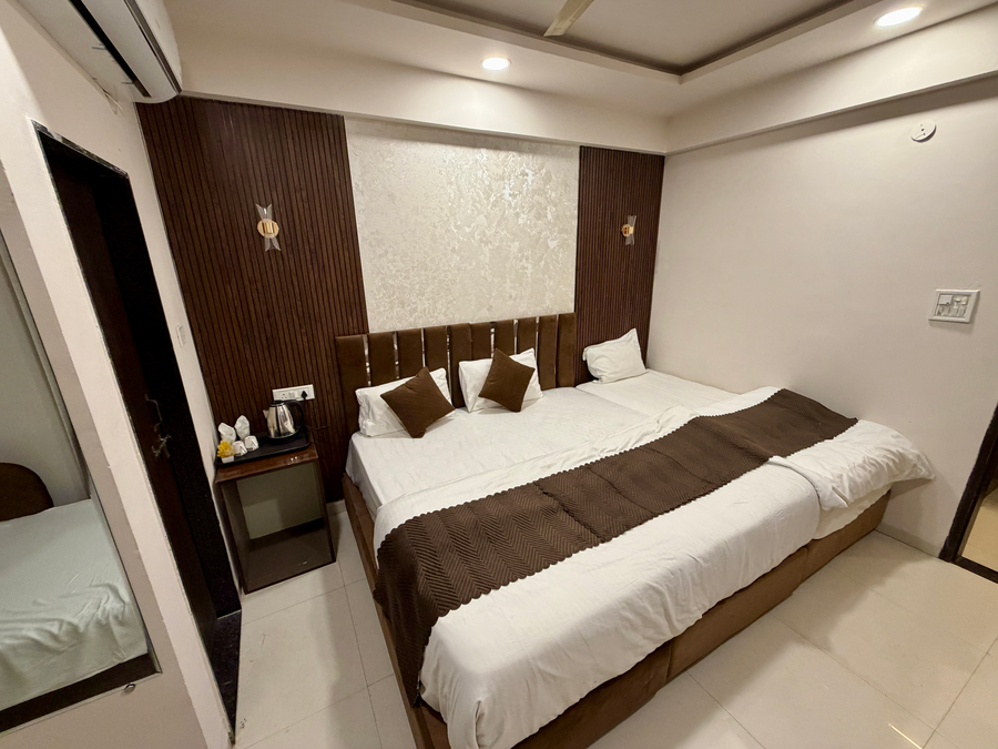 kiwi inn hotel vijay nagar scheme no 78