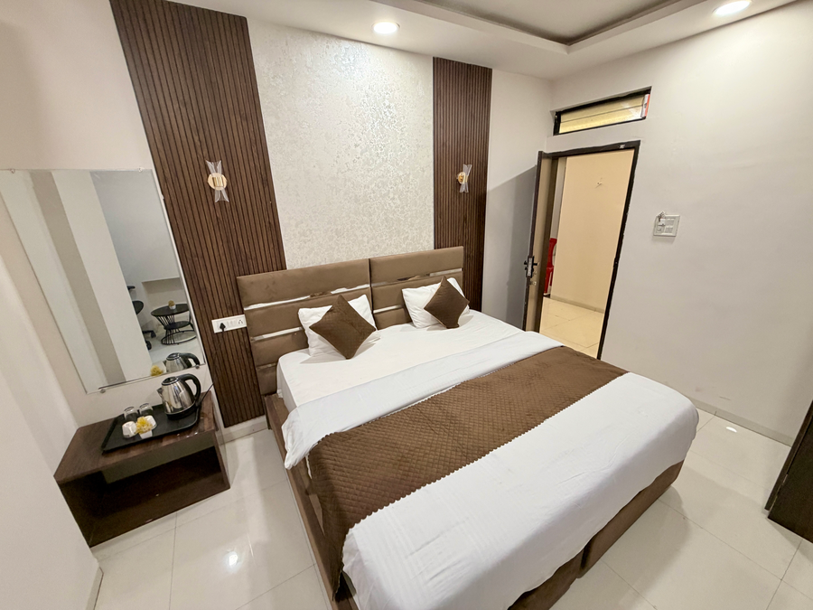 kiwi inn hotel vijay nagar scheme no 78