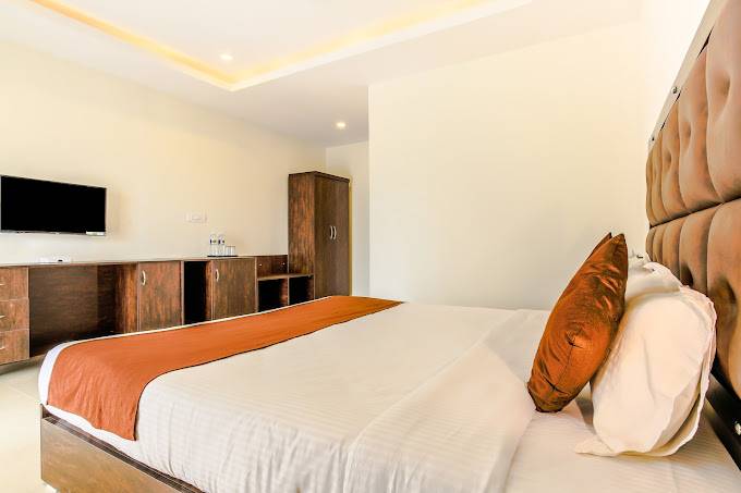 La Vaiencia Beach Resort,Morjim Beach-North Goa,4 star