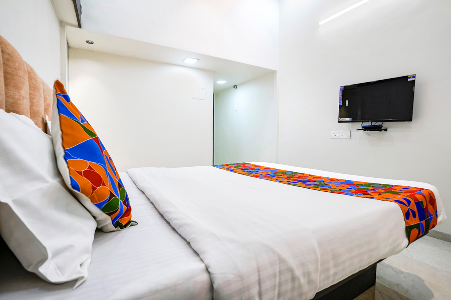 fabhotel saroj inn