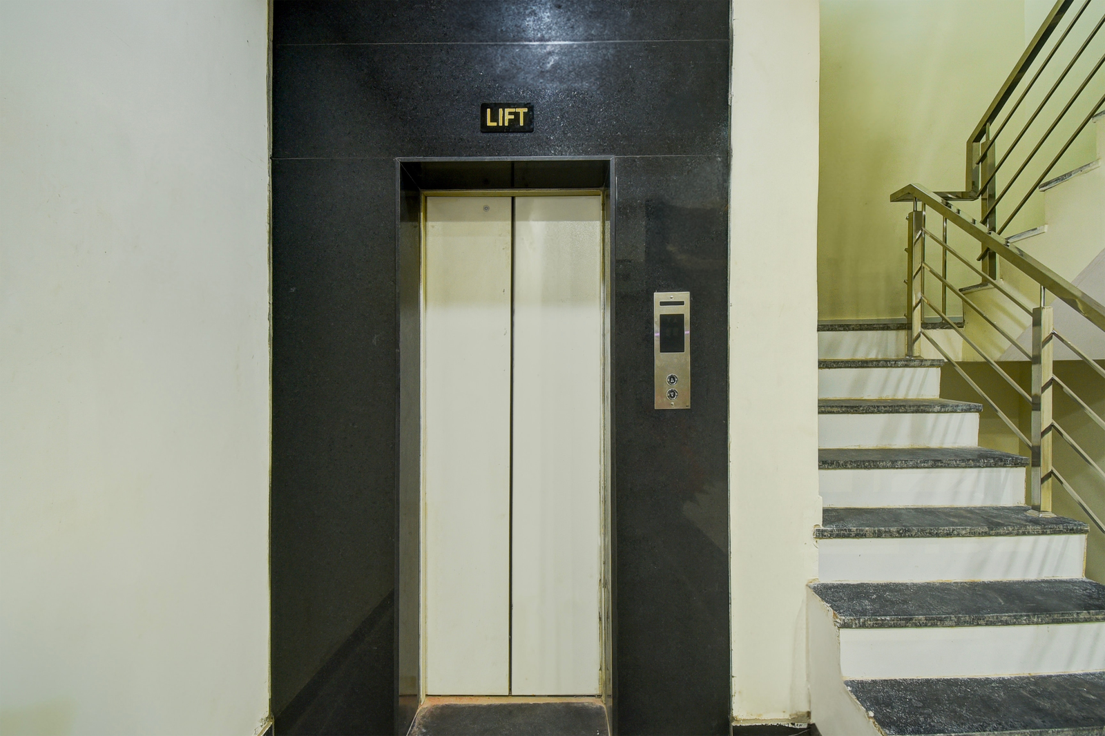 Hotel O Laxmi Nagar Jhotwara Formerly Ballyfin Retreat,,3 star