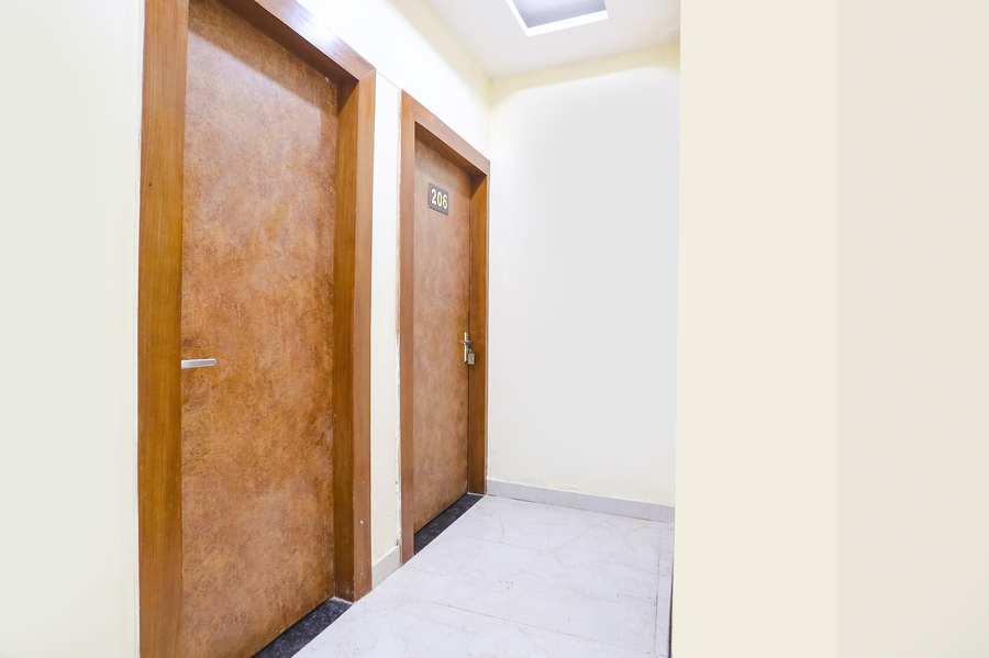 via aditya guest house dasaswamedh ghat