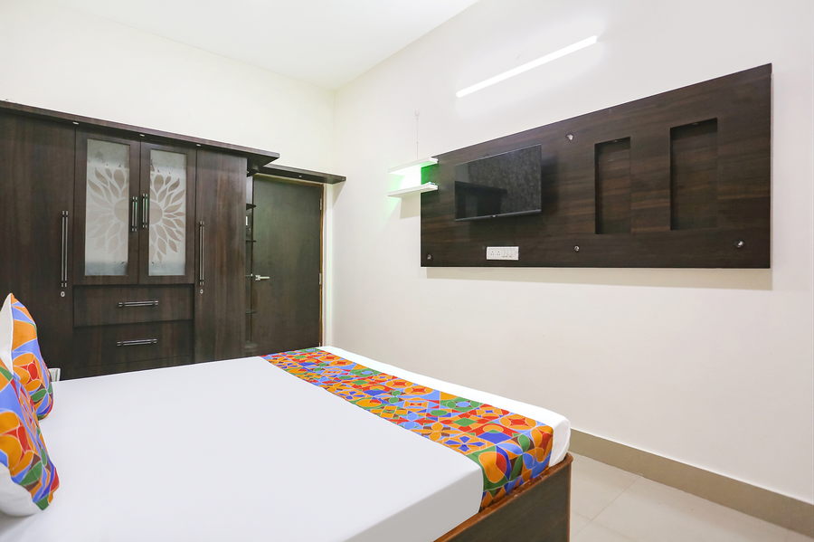 via aditya guest house dasaswamedh ghat