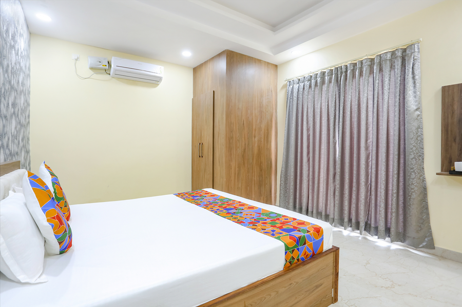 via aditya guest house dasaswamedh ghat