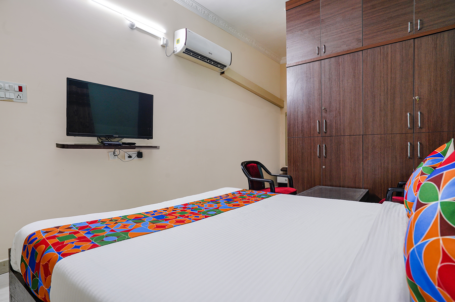 Fabexpress D Grand - Nr Jntu College Metro Station, Kukatpally,Kothur,3 star