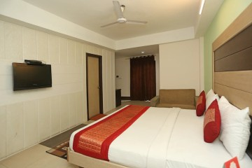 pacific inn huda city centre sec 41