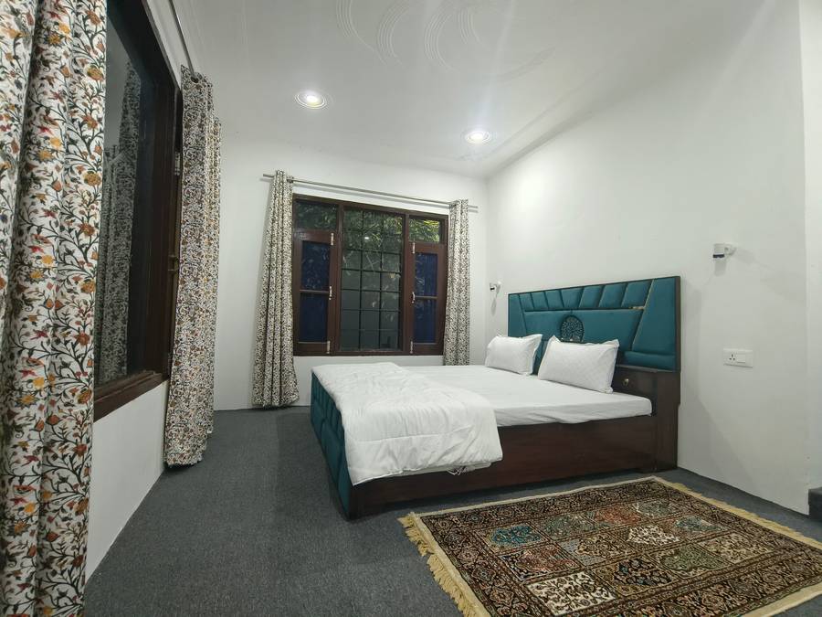 North Cliff Cafe & Retreat By Stay Pattern,Shalimar Bagh,3 star