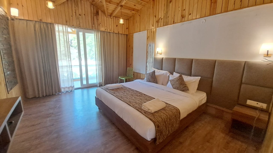 qcent woods spa resort rishikesh