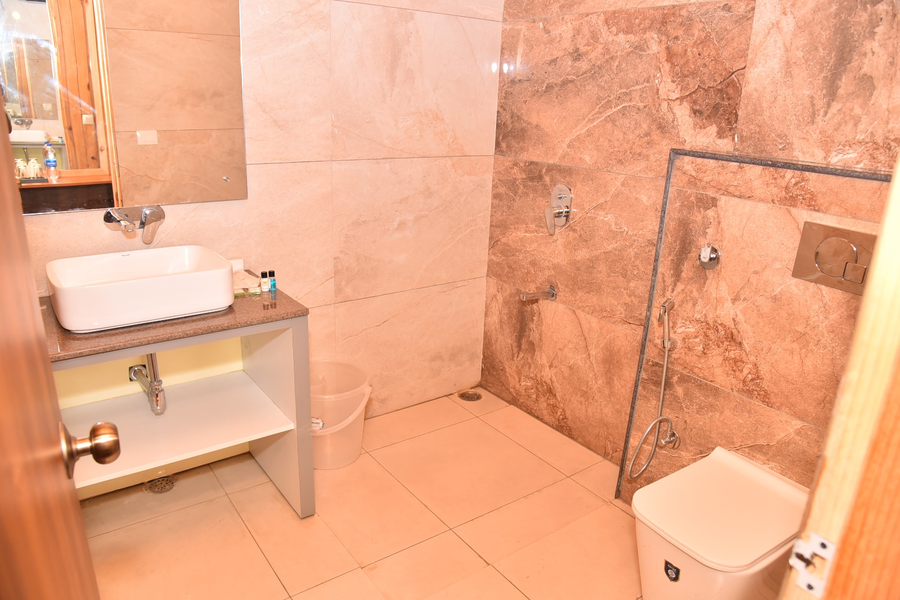 qcent woods spa resort rishikesh