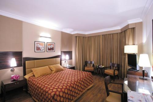 the retreat hotel and convention centre