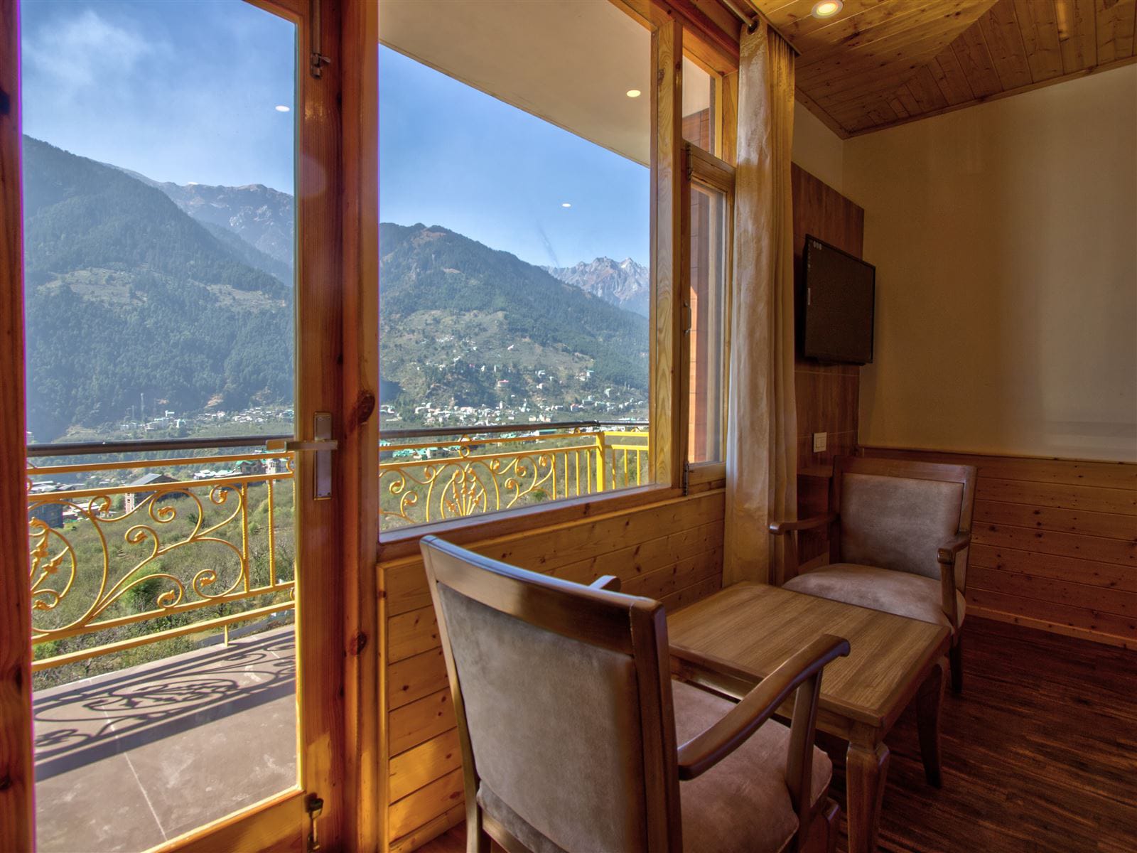 golden peak manali