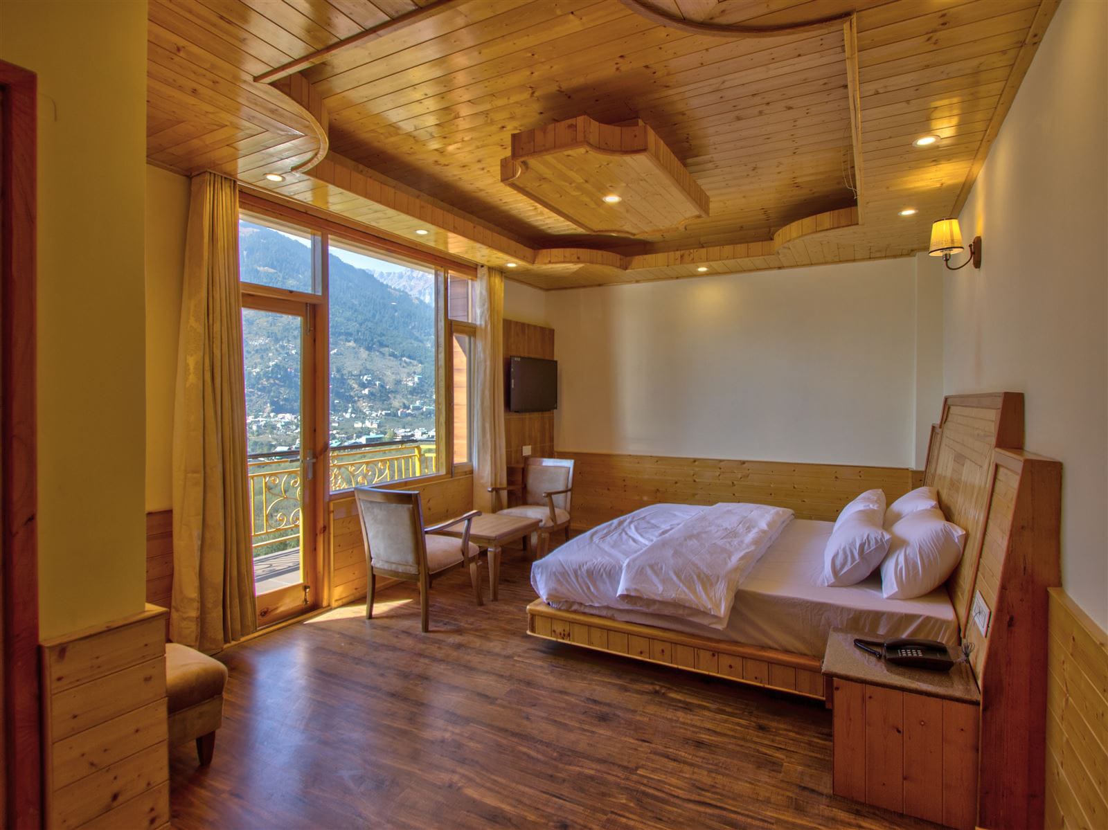golden peak manali